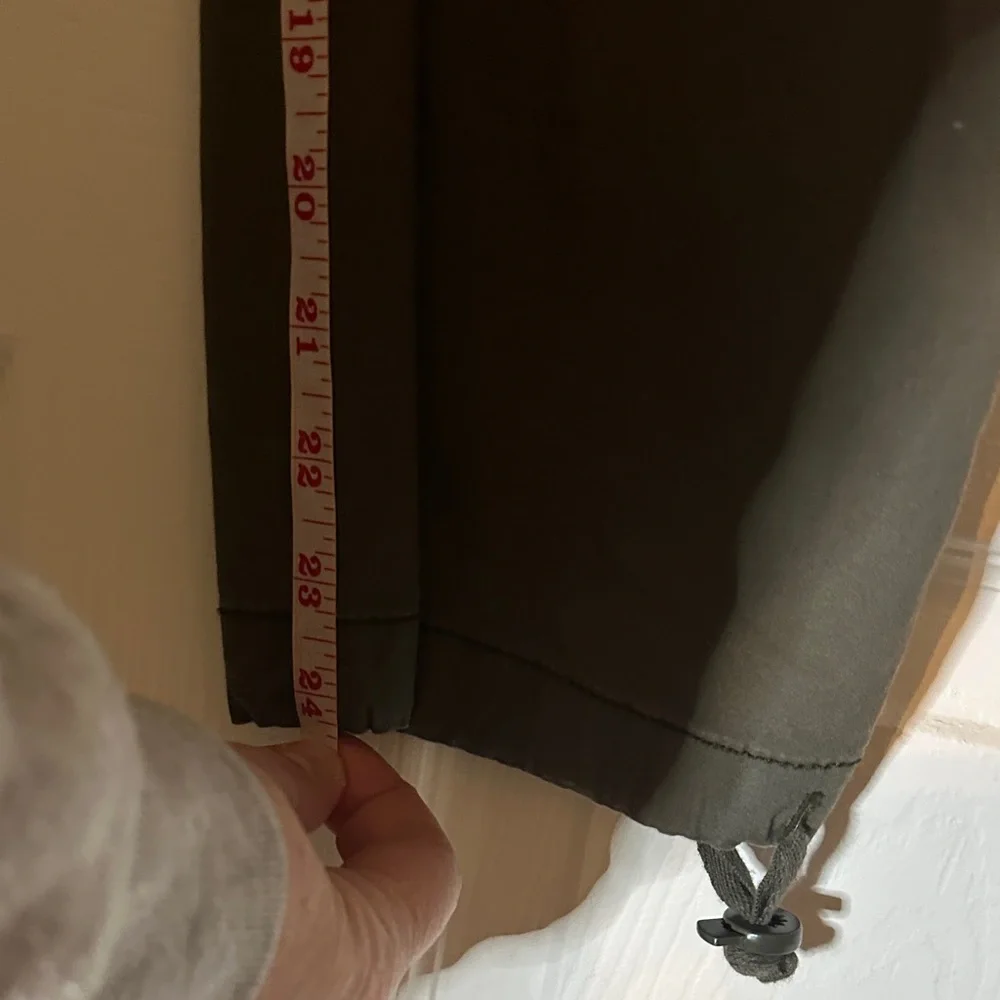 Sanctuary Women's Olive Cargo Pants‎ - Picture 3 of 4